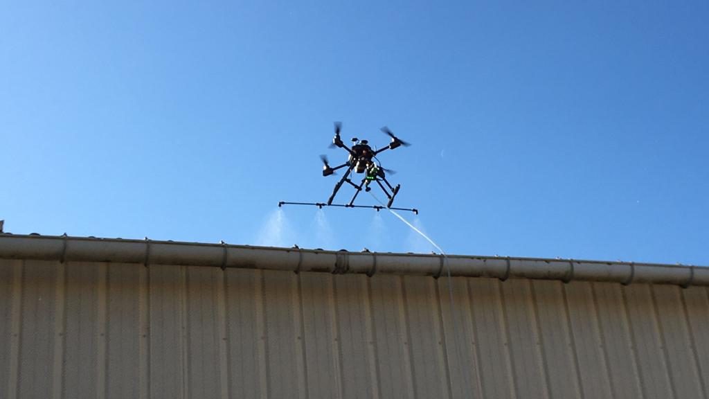 Nettoyage et démoussage toiture par drone en Occitanie et Nouvelle-Aquitaine, pulvérisation d'antimousse , fongicide, algicide et hydrofuge

